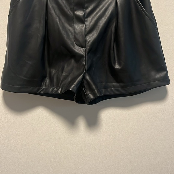 CLUB L LONDON (NWT) Leather Look Paperbag Shorts, Black, Size 8 (US), 12 (UK) - Picture 7 of 14